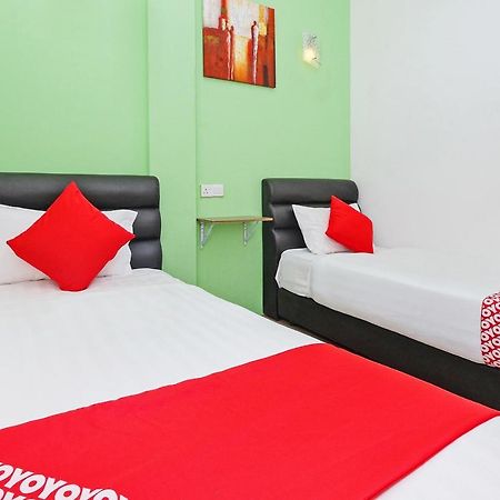 Oyo 850 Gold Star Hotel Chukai Eksteriør billede