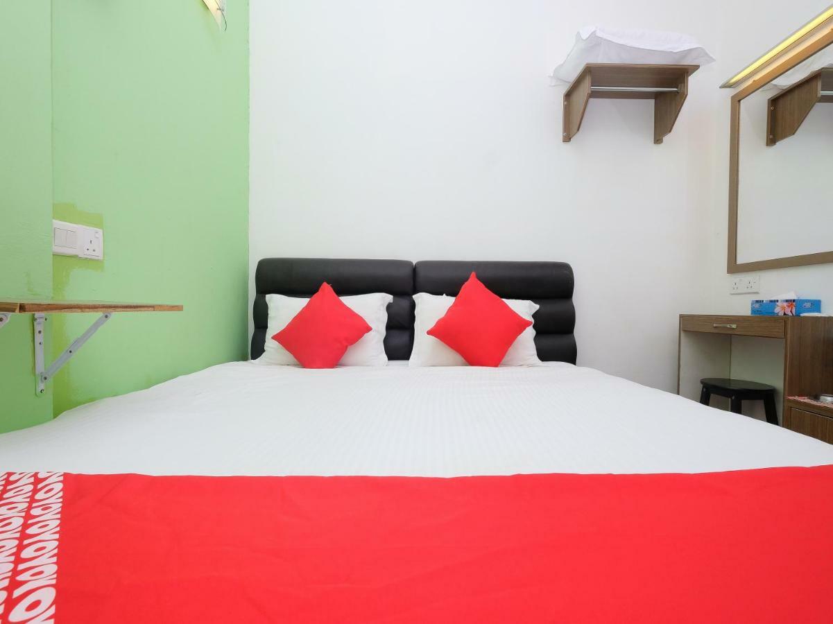 Oyo 850 Gold Star Hotel Chukai Eksteriør billede