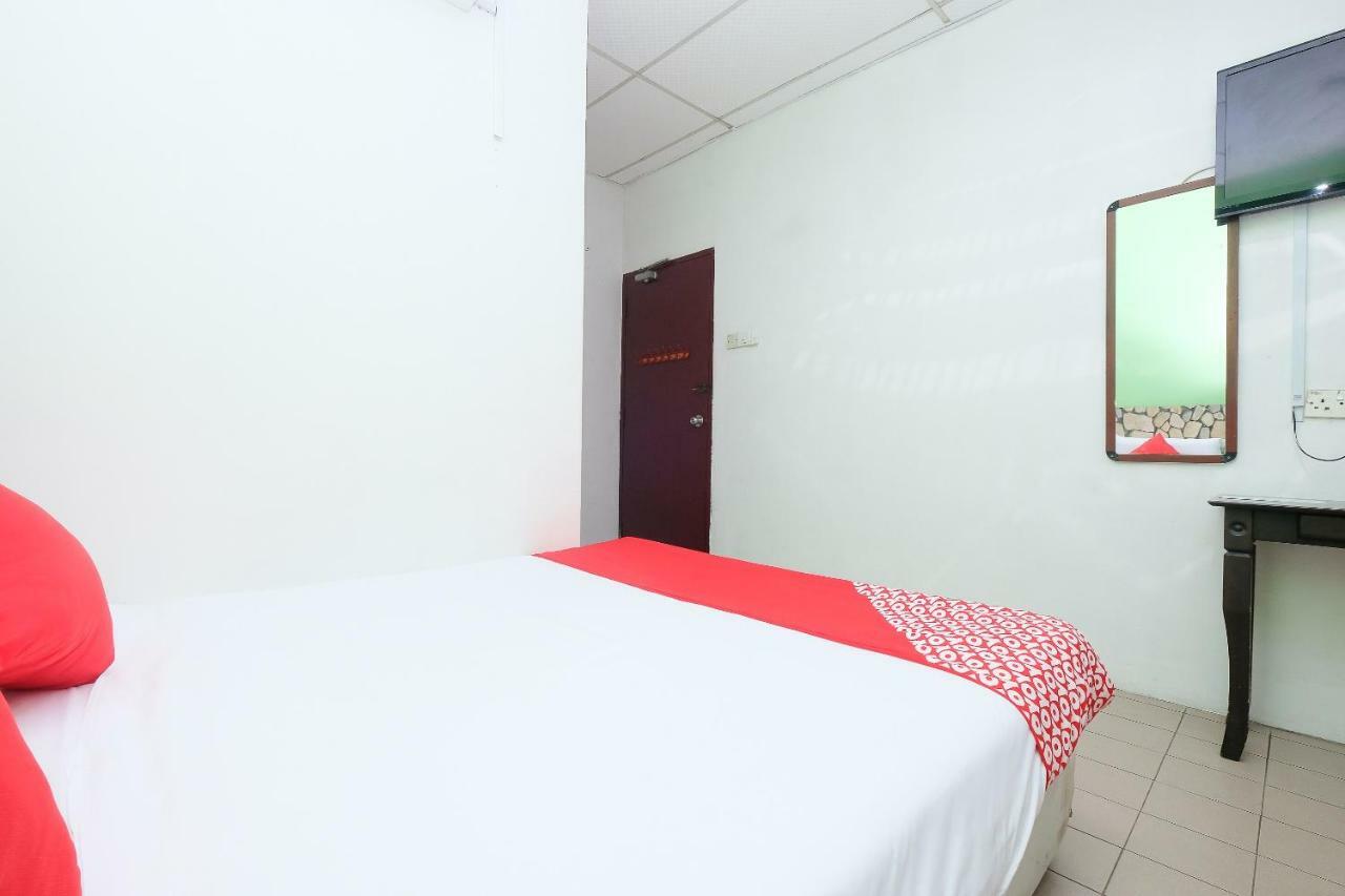 Oyo 850 Gold Star Hotel Chukai Eksteriør billede